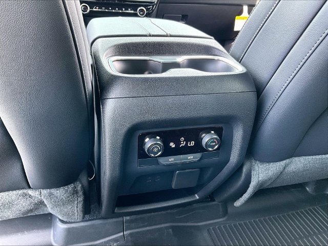 New 2027 Chevrolet Traverse LT w/ Sun and Wheel Package AWD/4WD image 18