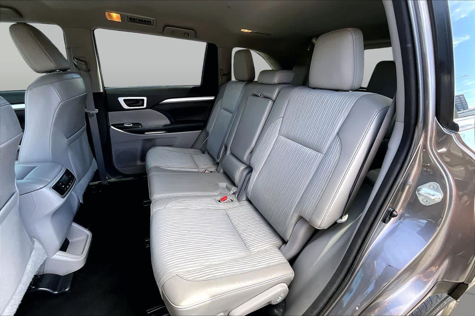 Used 2015 Toyota Highlander Plus FWD image 18
