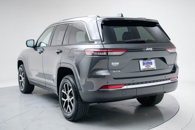 Used 2024 Jeep Grand Cherokee Limited image 3