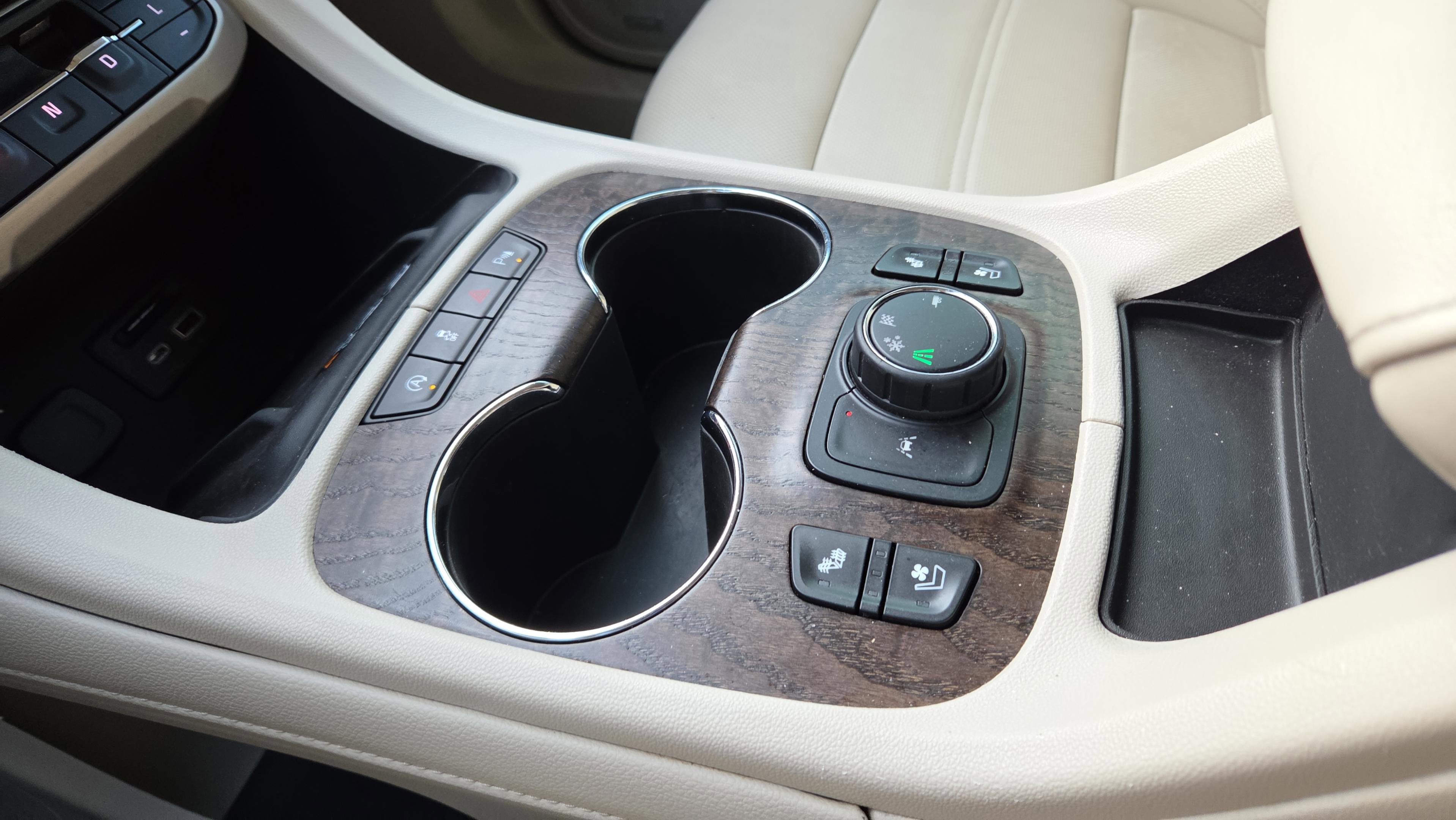 Used 2021 GMC Acadia Denali w/ Denali Technology Package image 15