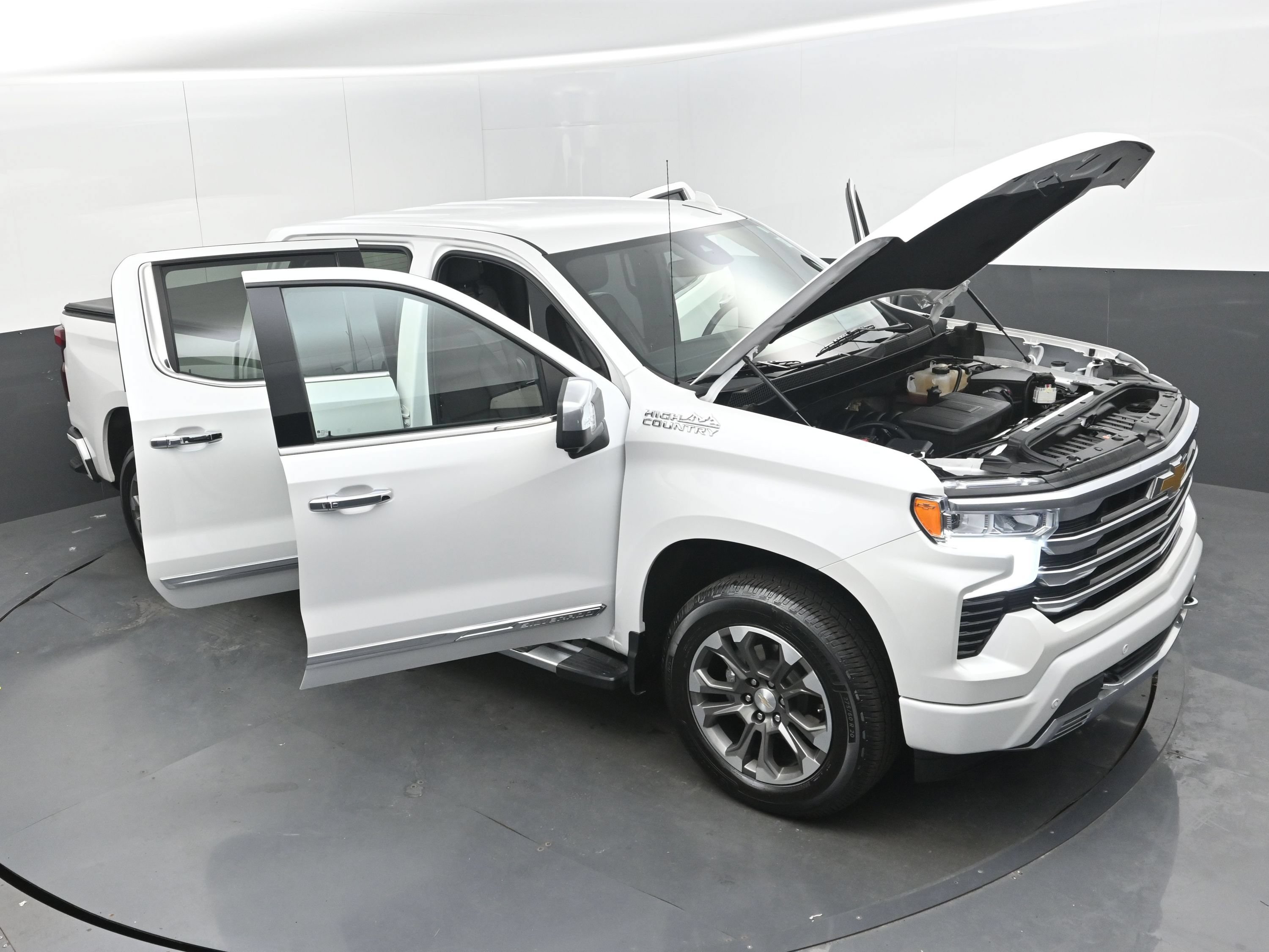 Used 2024 Chevrolet Silverado 1500 High Country w/ Z71 Off-Road Package AWD/4WD image 43