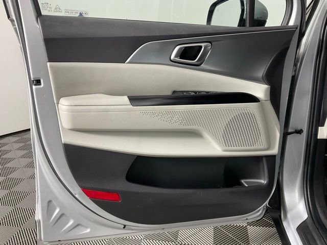 Used 2022 Kia Carnival LX image 12