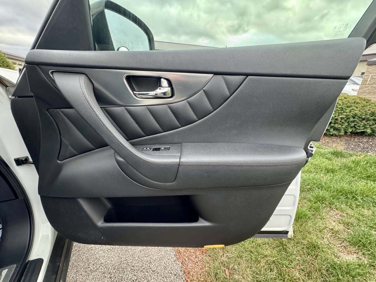 Used 2010 INFINITI FX35 AWD w/ Navigation Pkg image 23