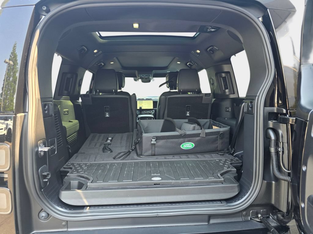 New 2026 Land Rover Defender 130 X-Dynamic SE AWD/4WD image 12