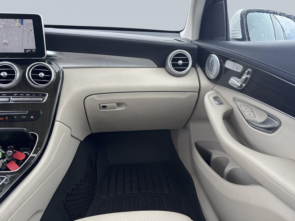 Used 2018 Mercedes-Benz GLC 300 4MATIC image 16