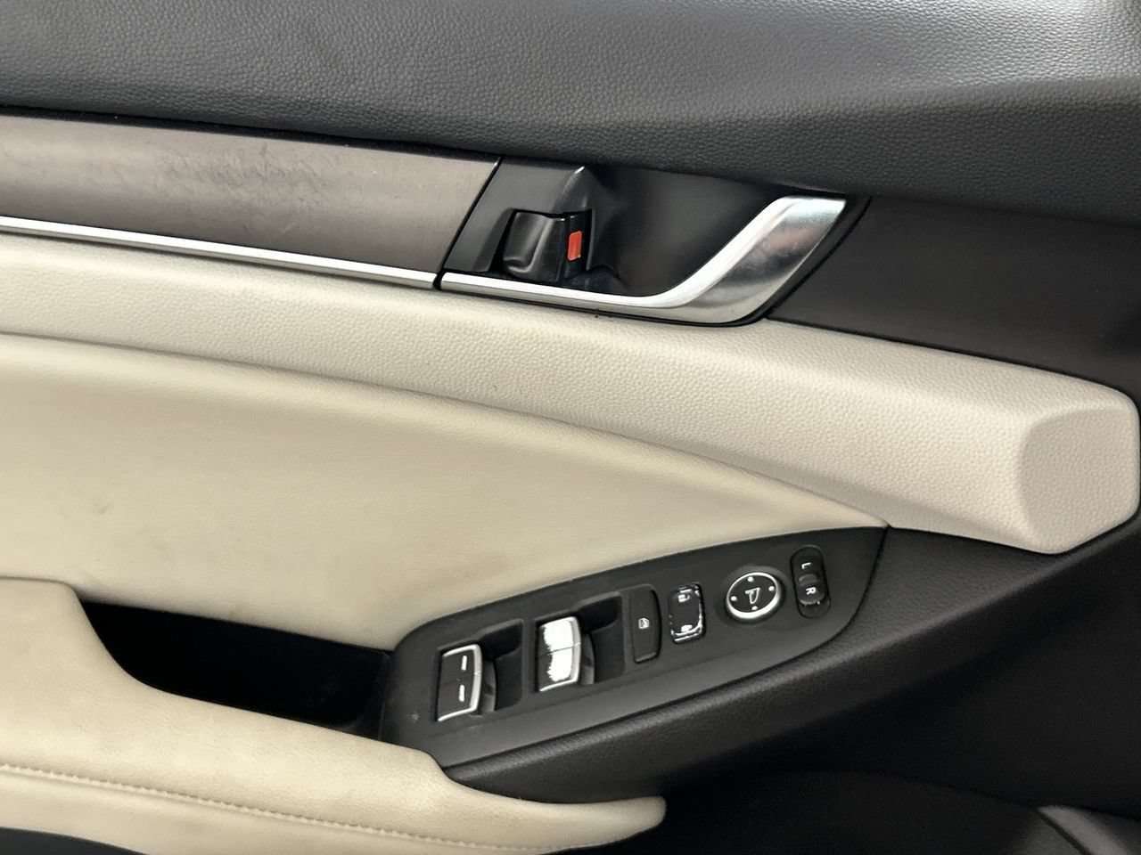 Used 2018 Honda Accord LX image 18