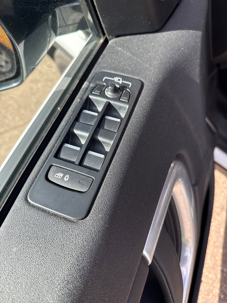 Used 2019 Land Rover Discovery Sport SE image 5