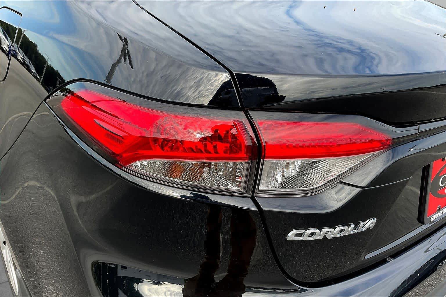 Used 2025 Toyota Corolla LE FWD image 28