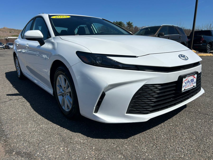 Used 2025 Toyota Camry LE FWD image 3