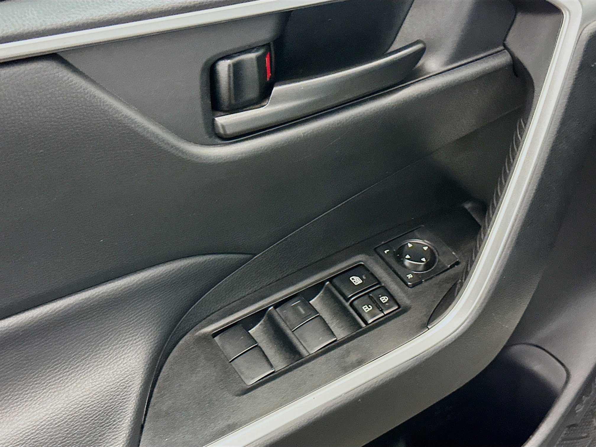 Used 2024 Toyota RAV4 LE image 15