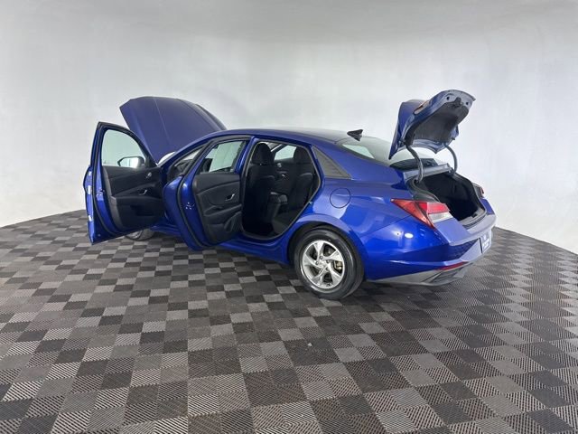 Used 2021 Hyundai Elantra SE image 19