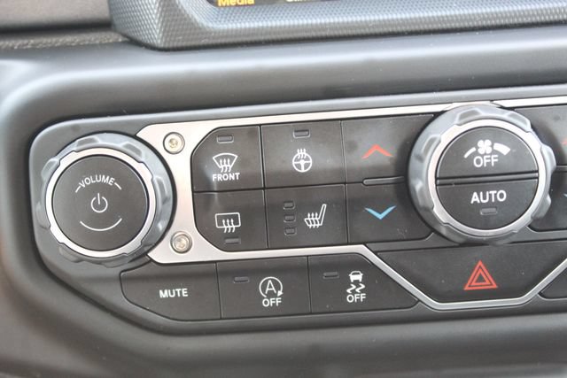 Used 2023 Jeep Gladiator Mojave w/ LED Lighting Group AWD/4WD image 21