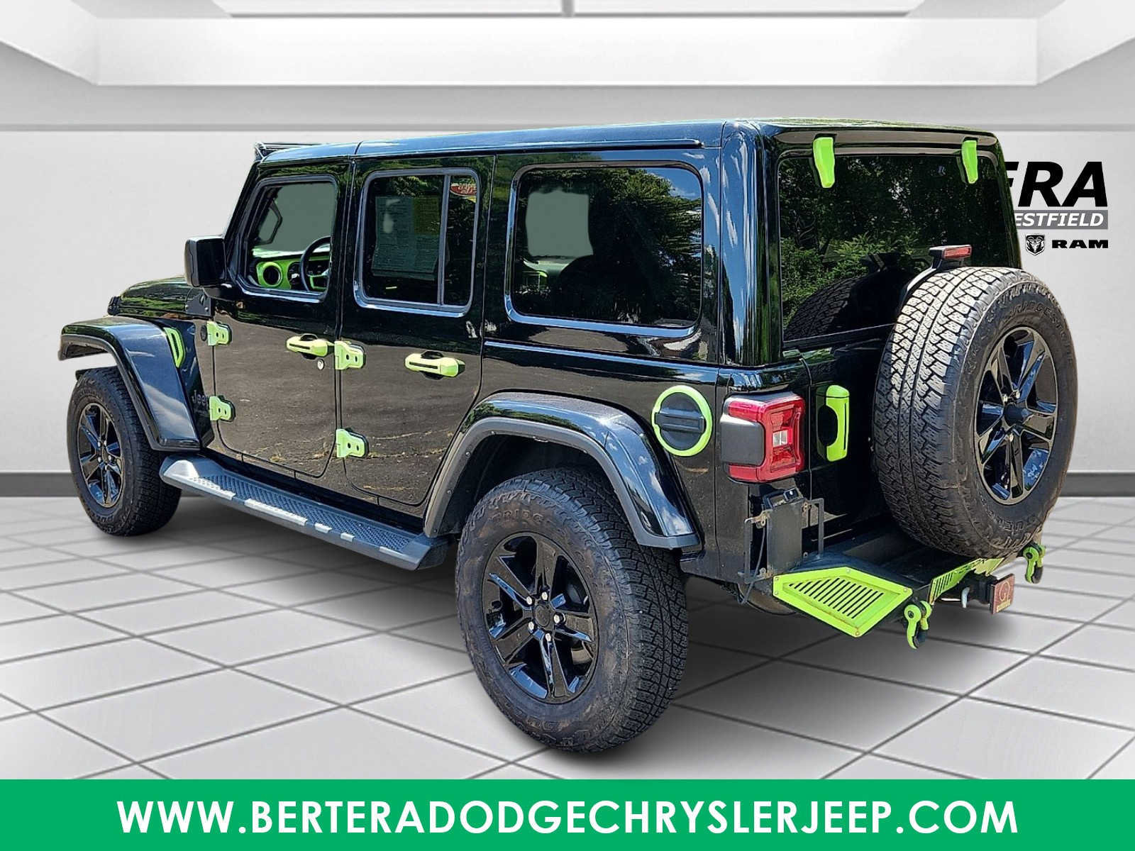 Used 2021 Jeep Wrangler Unlimited Sahara AWD/4WD image 4