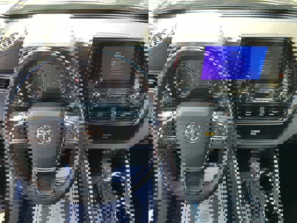 Used 2023 Toyota Highlander XLE image 6