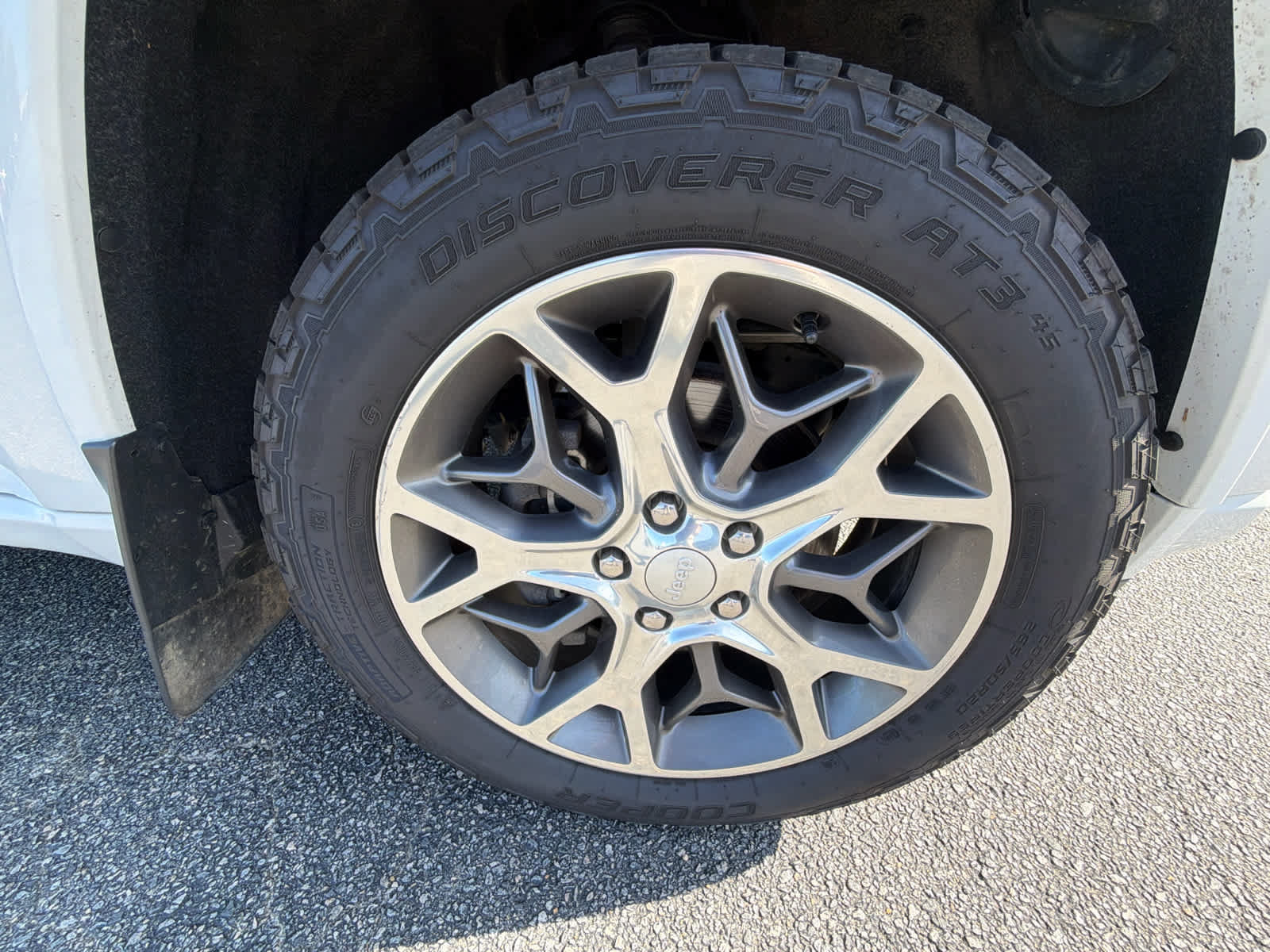 Used 2020 Jeep Grand Cherokee Overland AWD/4WD image 30