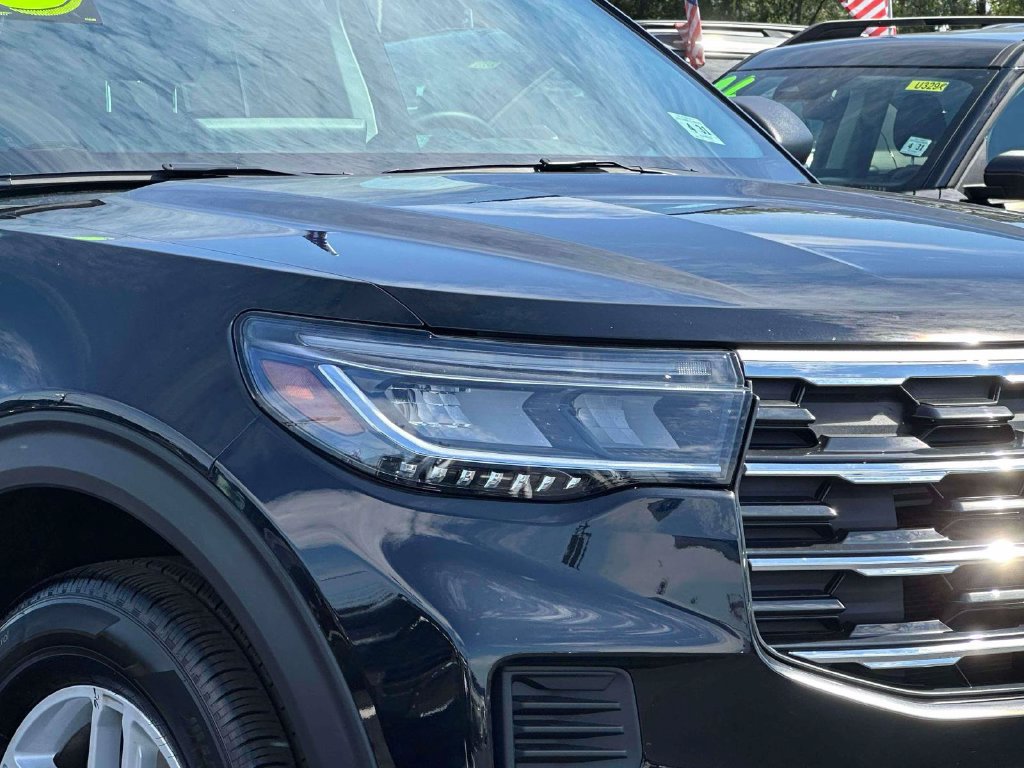 Used 2026 Ford Explorer Active AWD/4WD image 8