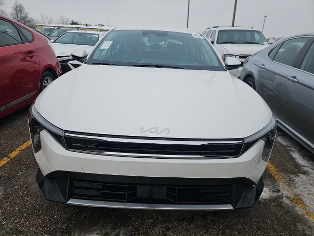 Used 2025 Kia K4 EX image 2