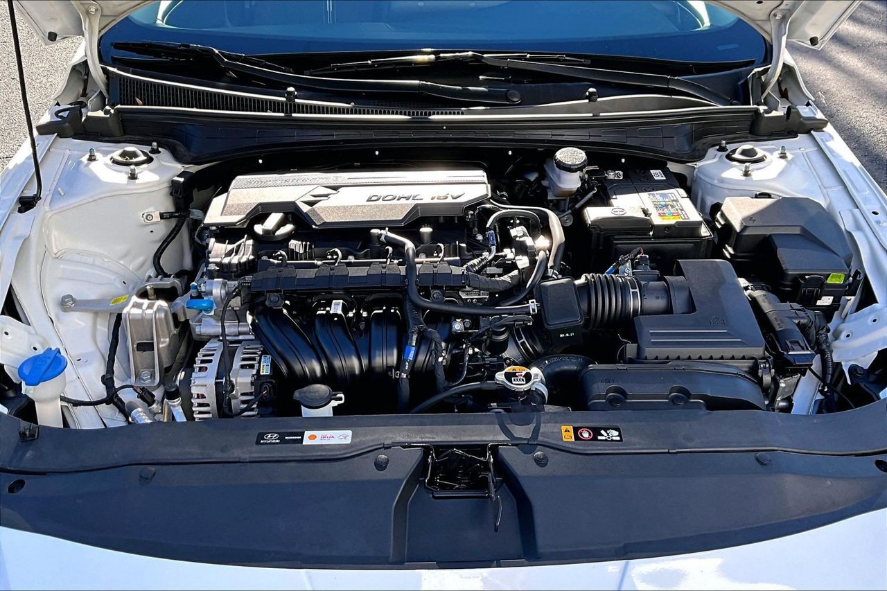 Used 2025 Hyundai Elantra SEL FWD image 37
