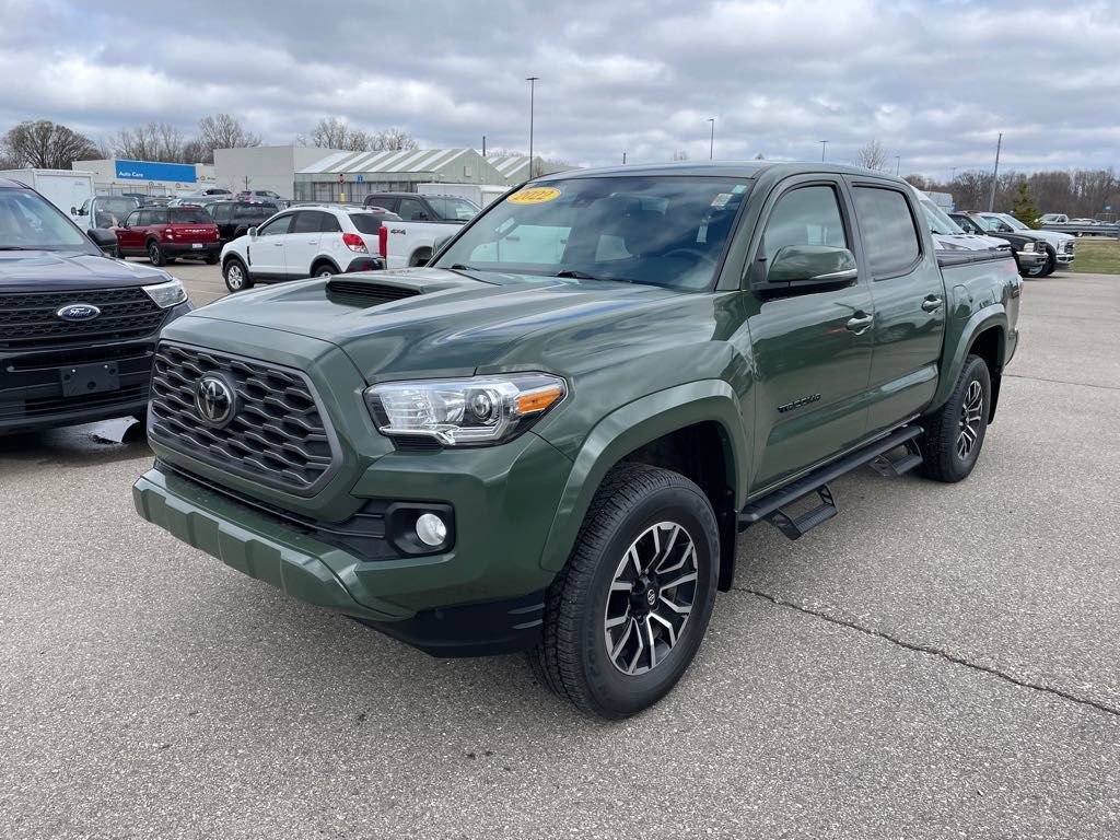 Used 2022 Toyota Tacoma TRD Sport w/ Technology Package image 3