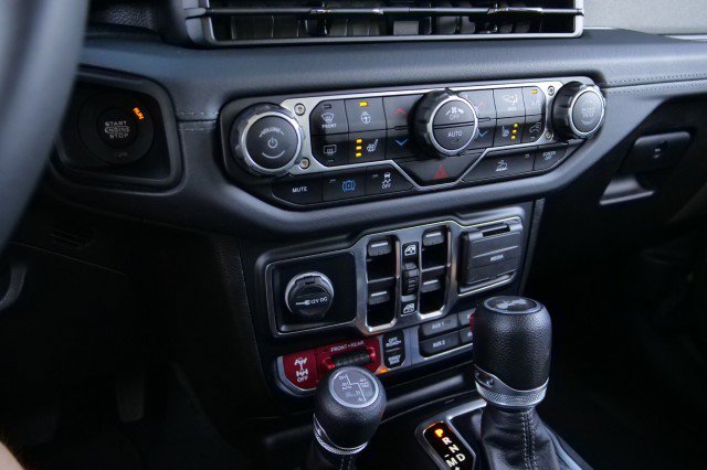 Used 2024 Jeep Wrangler Unlimited Sahara w/ Technology Group image 14