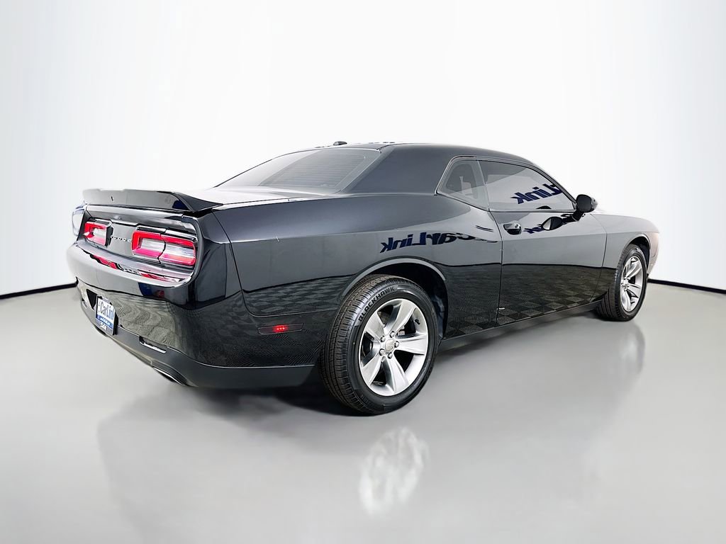 Used 2019 Dodge Challenger SXT image 8