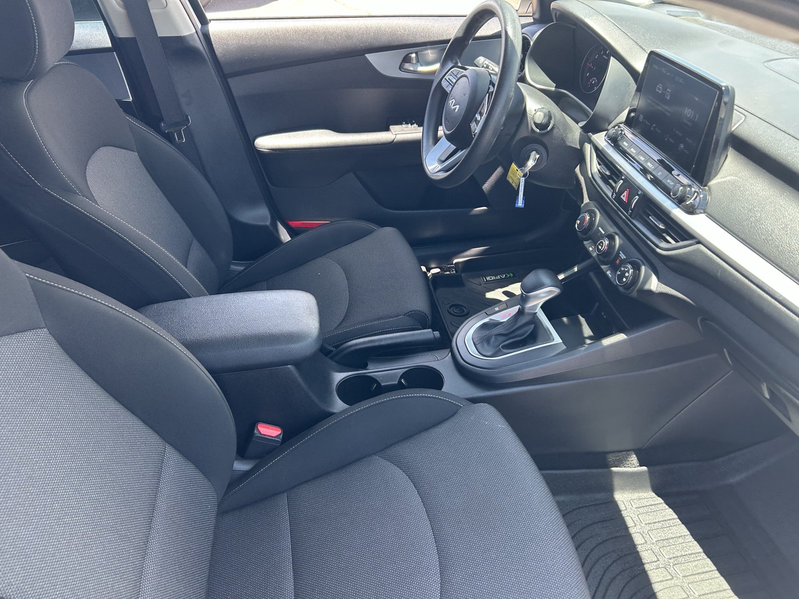 Used 2022 Kia Forte LXS FWD image 11