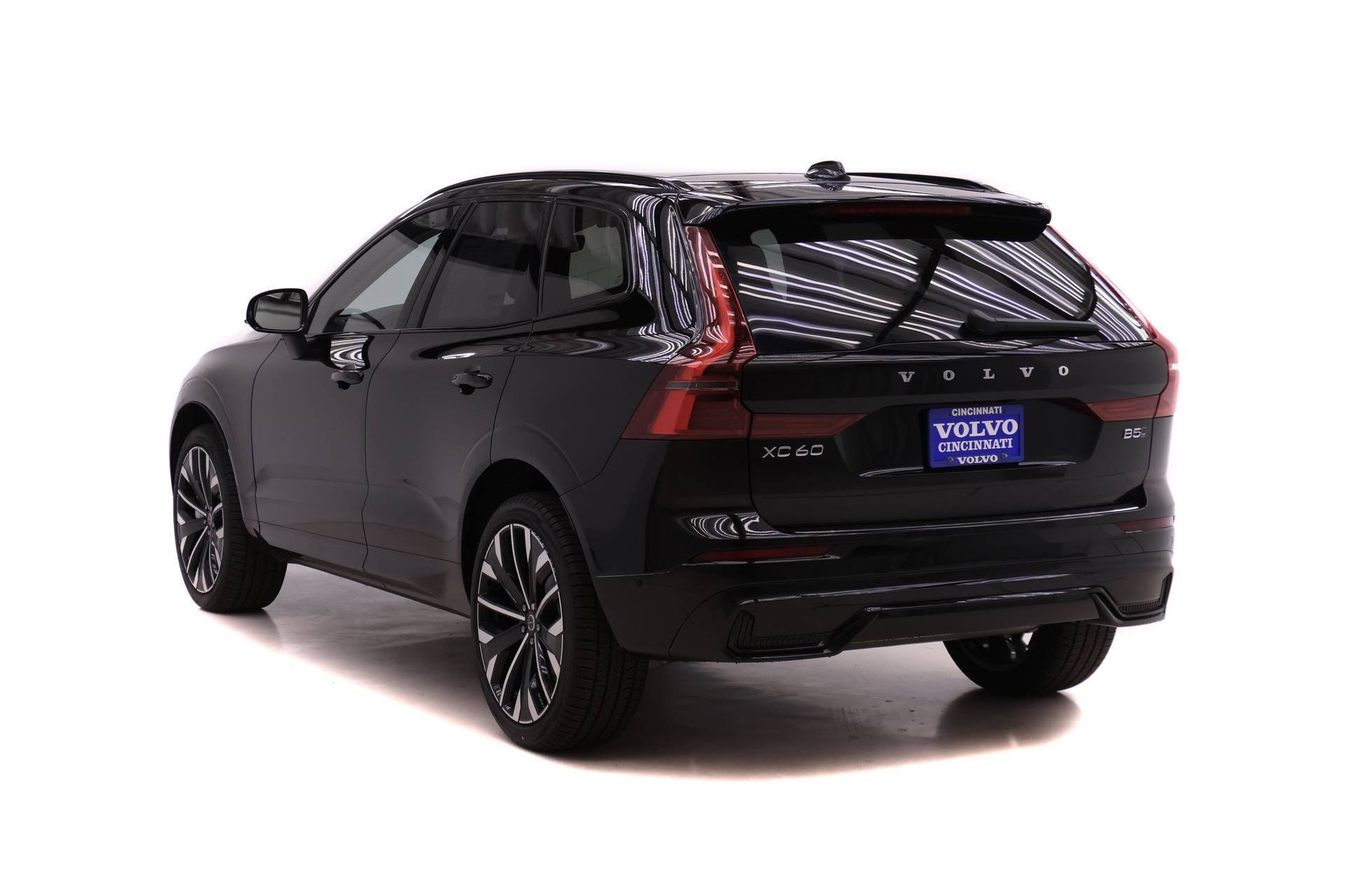 New 2026 Volvo XC60 B5 Ultra w/ Protection Package Premier image 5