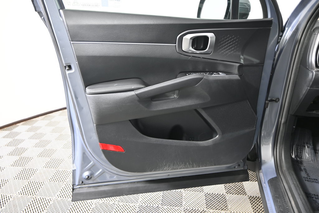 Used 2025 Kia Sorento S FWD image 19