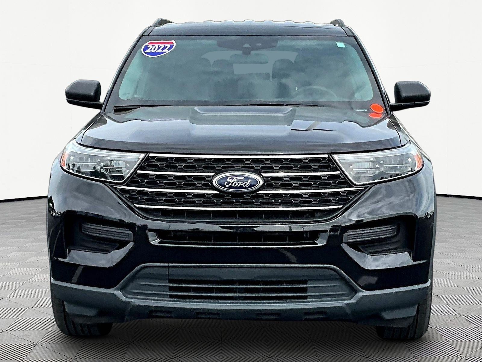 Used 2022 Ford Explorer XLT AWD/4WD image 2