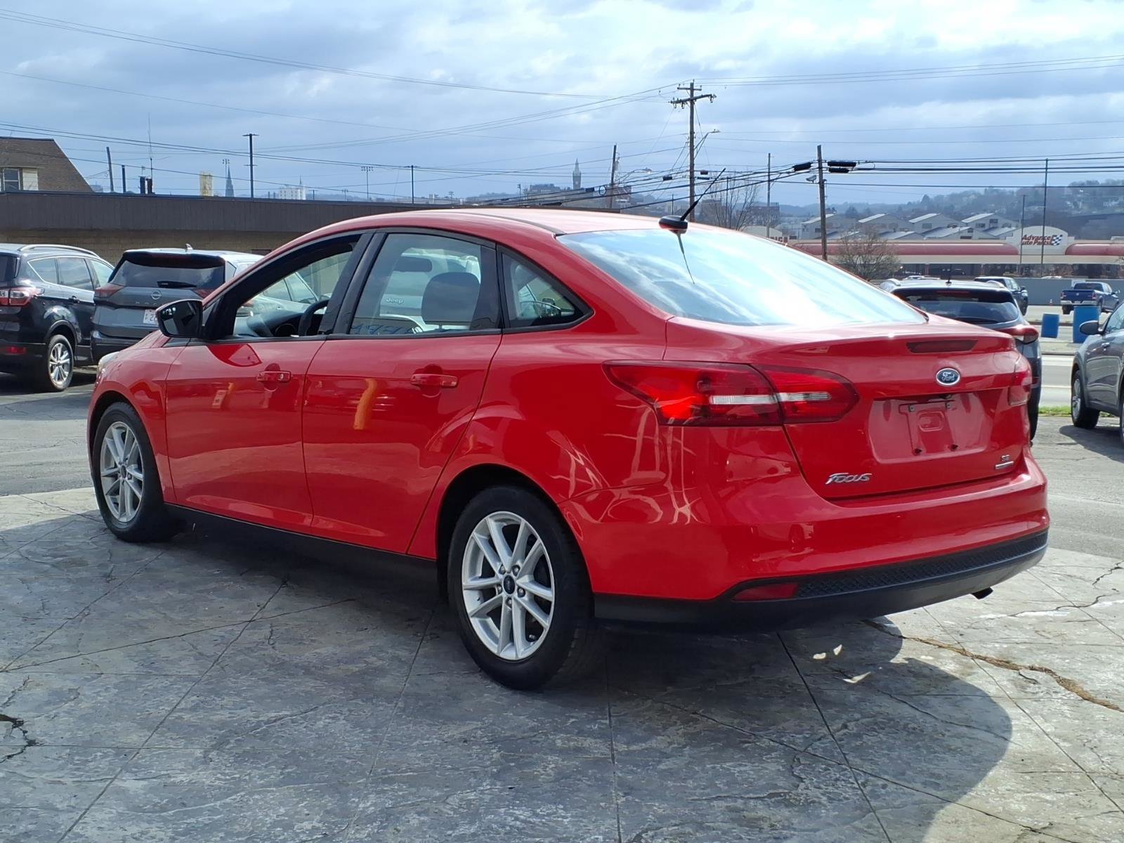Used 2016 Ford Focus SE image 4