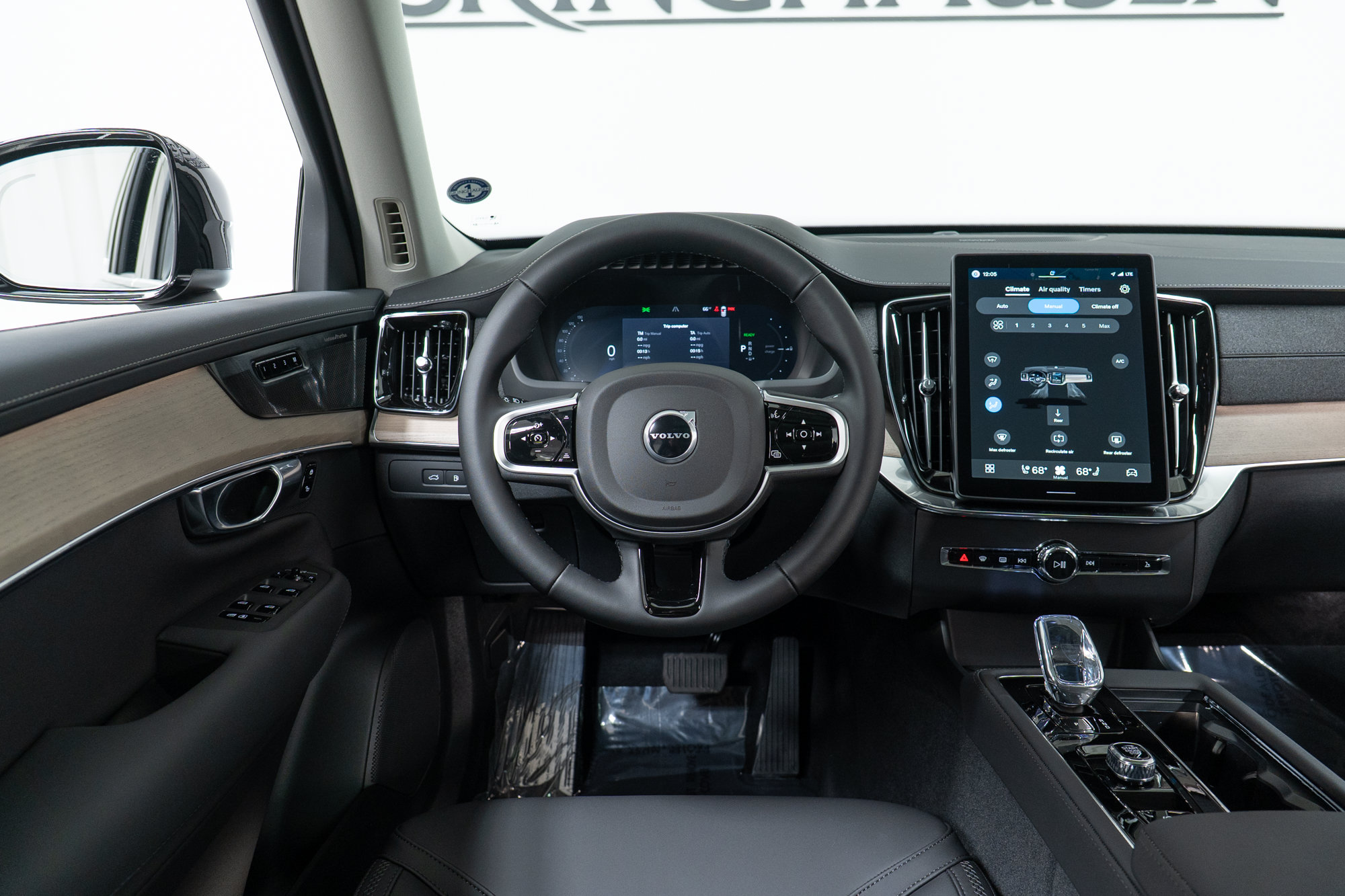 New 2026 Volvo XC90 T8 Plus w/ Protection Package Premier AWD/4WD image 17