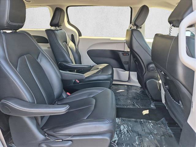 Used 2024 Chrysler Pacifica Limited FWD image 20
