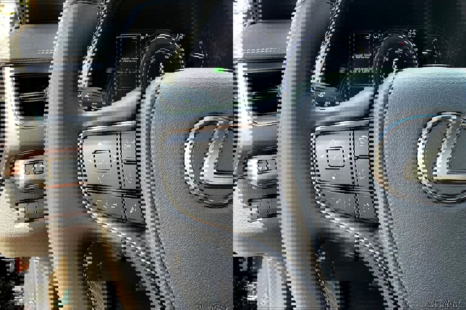 Used 2019 Lexus UX 250h w/ Premium Package image 21