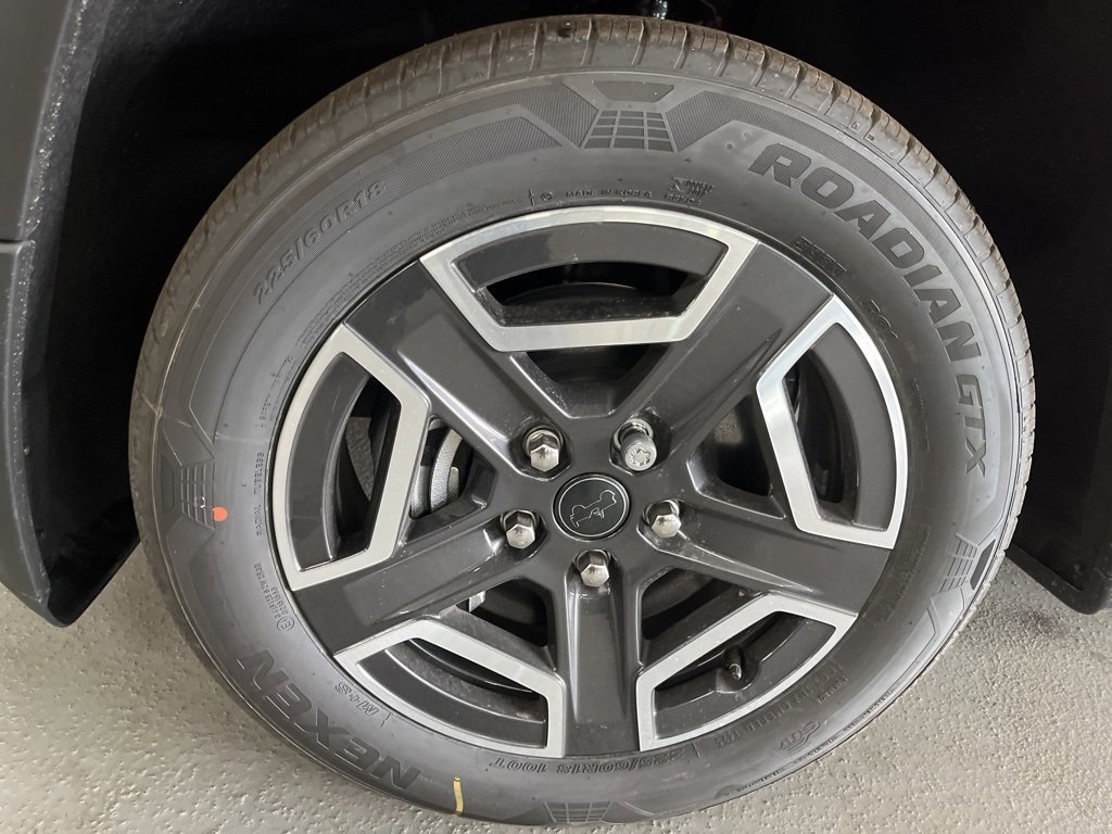 New 2026 Jeep Cherokee Laredo image 5