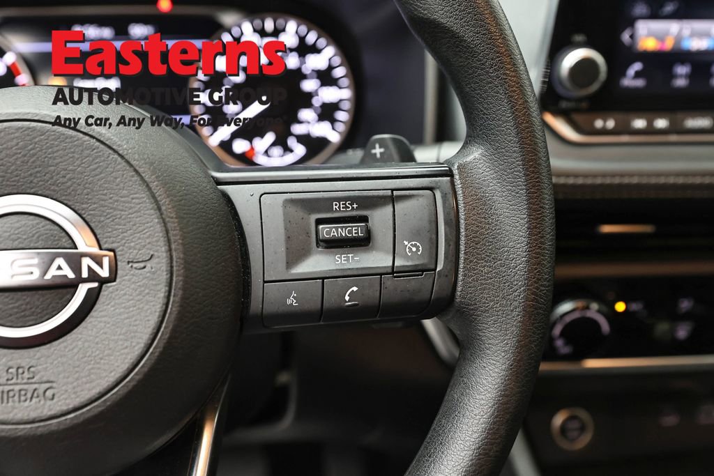 Used 2023 Nissan Rogue S AWD/4WD image 16
