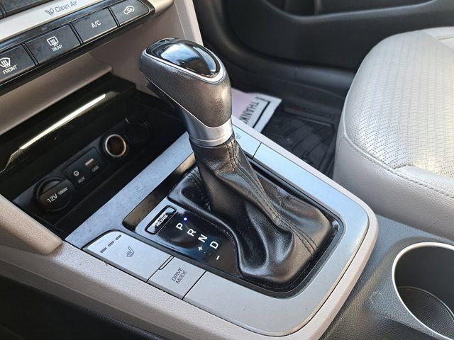Used 2017 Hyundai Elantra Limited image 18