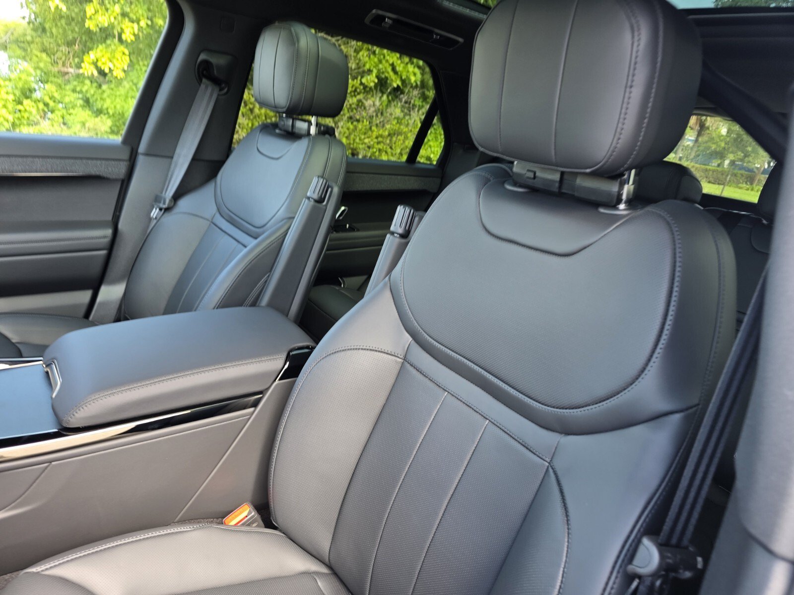 New 2026 Land Rover Range Rover Sport Dynamic SE AWD/4WD image 12