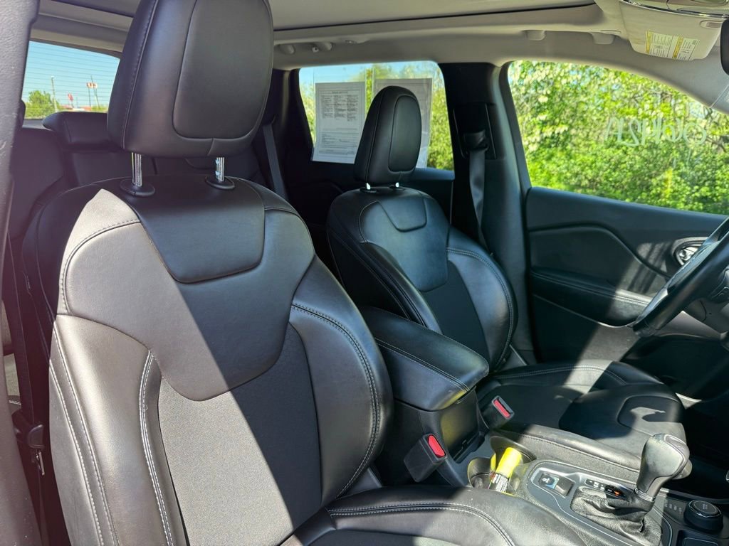Used 2021 Jeep Cherokee Latitude Plus w/ Sun & Sound Group AWD/4WD image 22