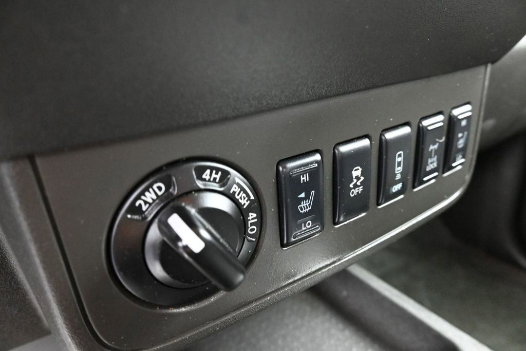 Used 2016 Nissan Frontier PRO-4X w/ Pro-4x Luxury Package AWD/4WD image 25