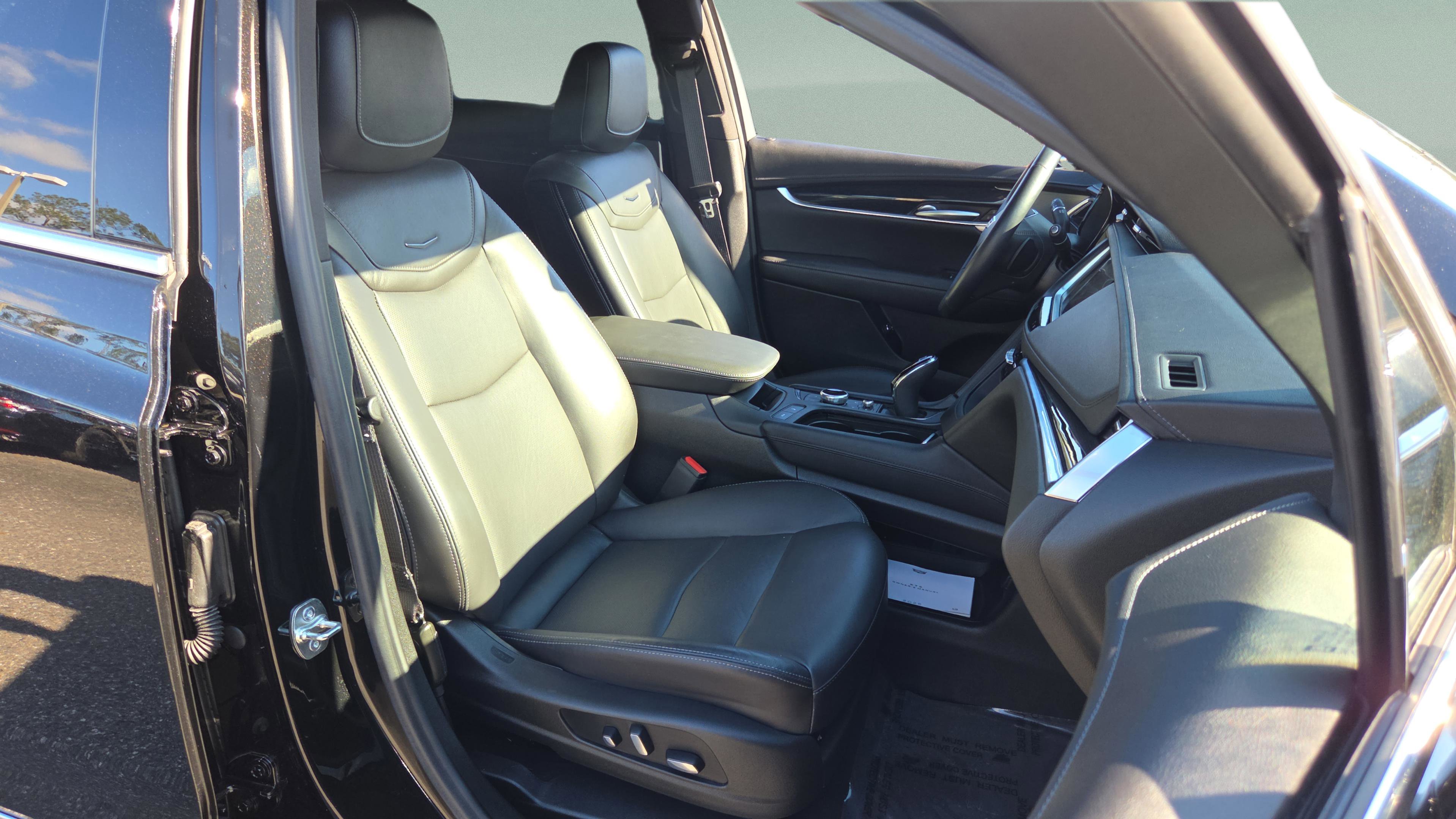 Used 2025 Cadillac XT5 Premium Luxury image 24