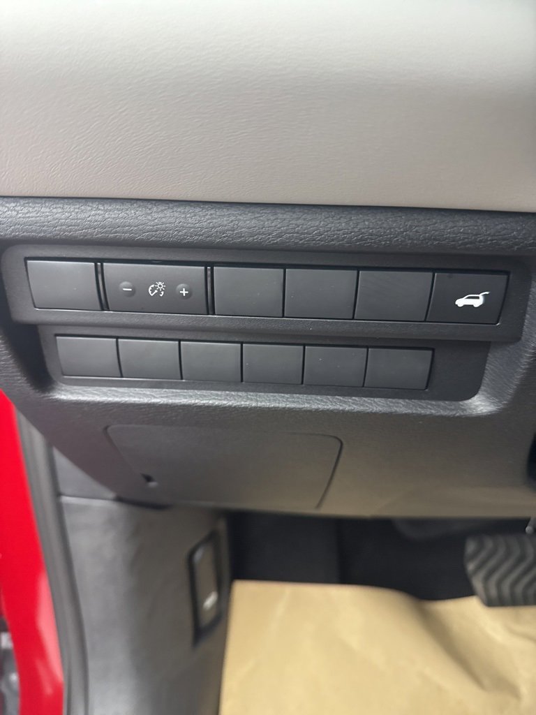 New 2025 Mitsubishi Outlander SE image 18