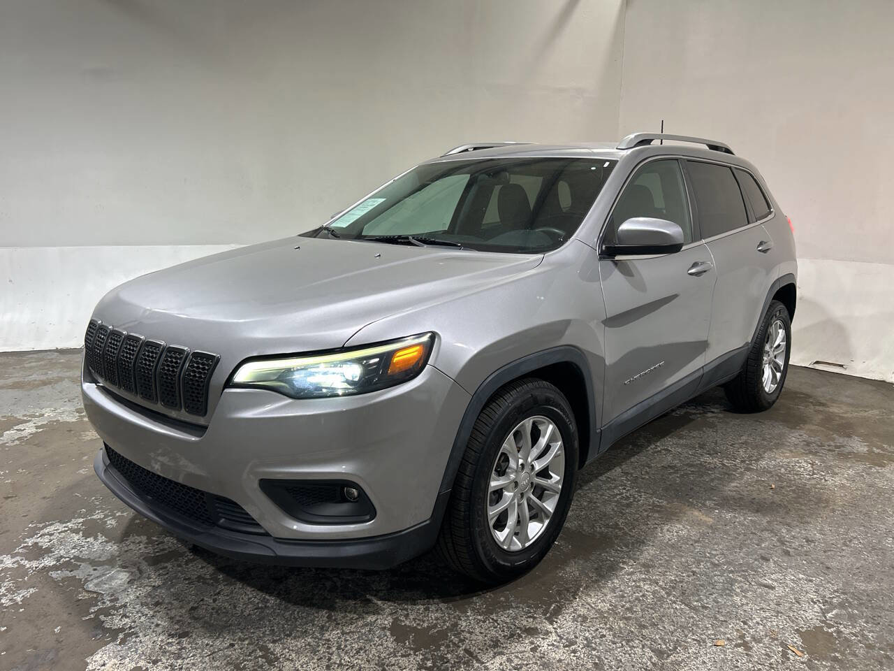 Used 2019 Jeep Cherokee Latitude w/ Popular Appearance Group
