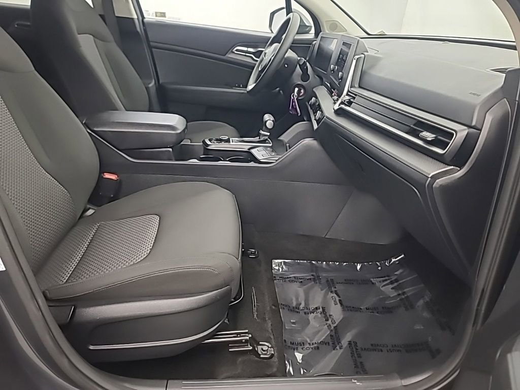 Used 2025 Kia Sportage LX image 15