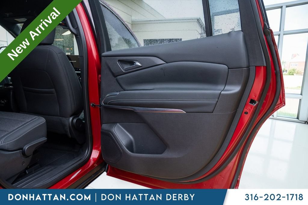 Used 2025 Chevrolet Traverse LT w/ LPO, Floor Liner Package FWD image 25