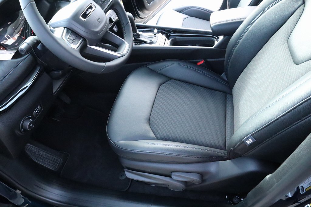 New 2026 Jeep Compass Latitude AWD/4WD image 11