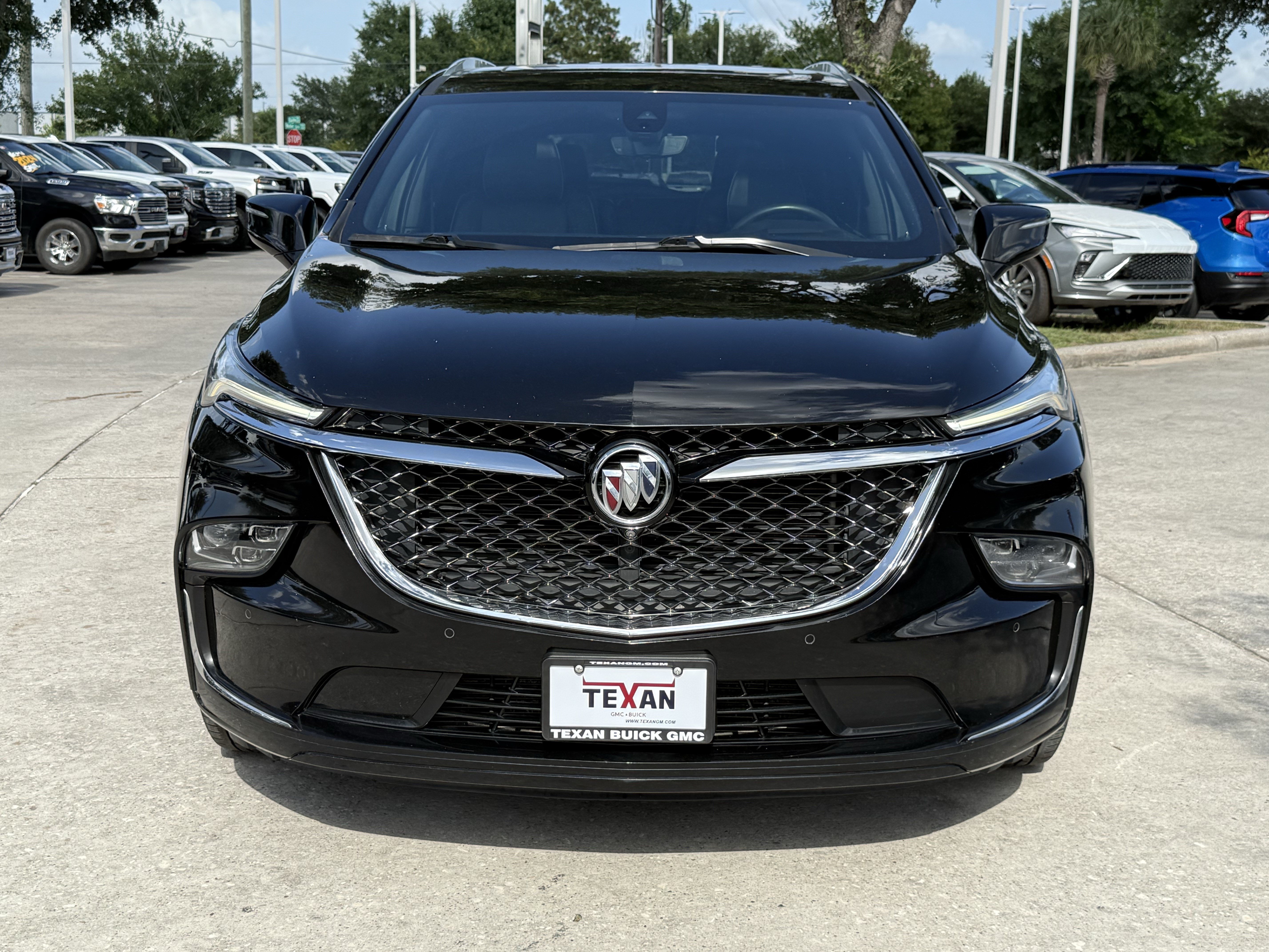 Used 2023 Buick Enclave Avenir w/ Avenir Technology Package FWD image 10