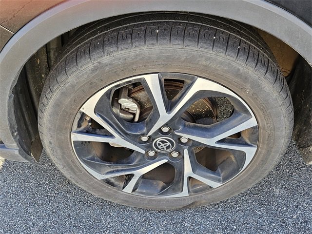 Used 2022 Toyota C-HR XLE image 18