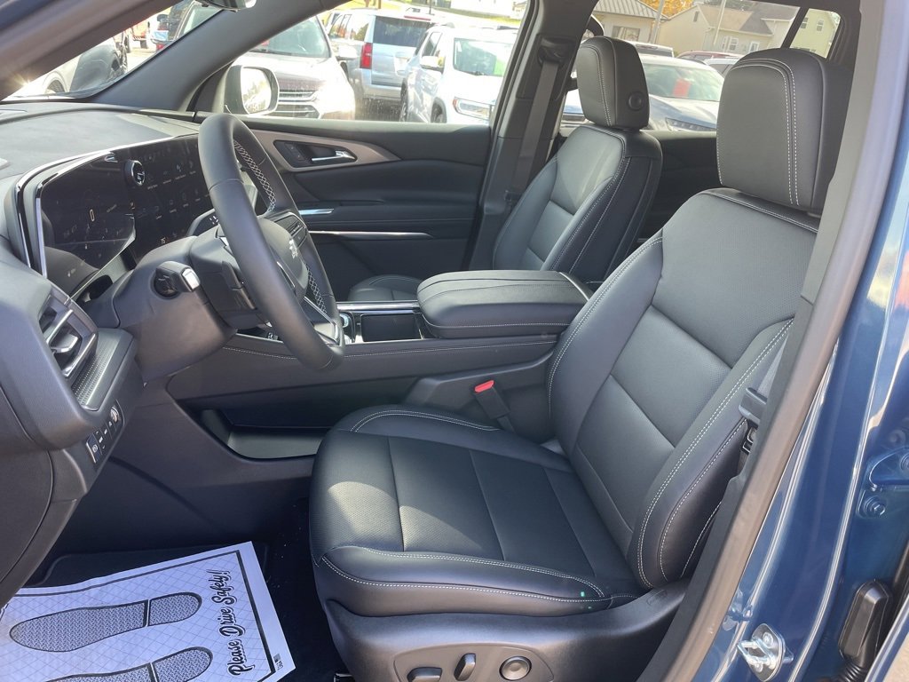 New 2026 Chevrolet Traverse LT w/ Midnight/Sport Edition image 3