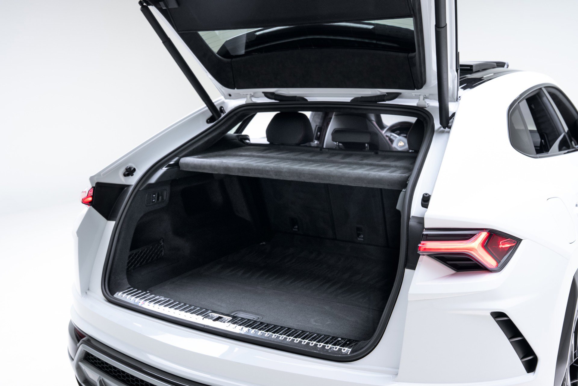 Used 2021 Lamborghini Urus AWD/4WD image 45