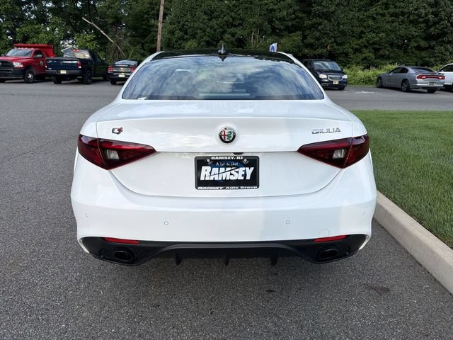 Used 2023 Alfa Romeo Giulia Veloce AWD/4WD image 7